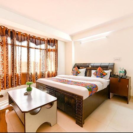 Hotel Gt International Tajganj Exterior photo