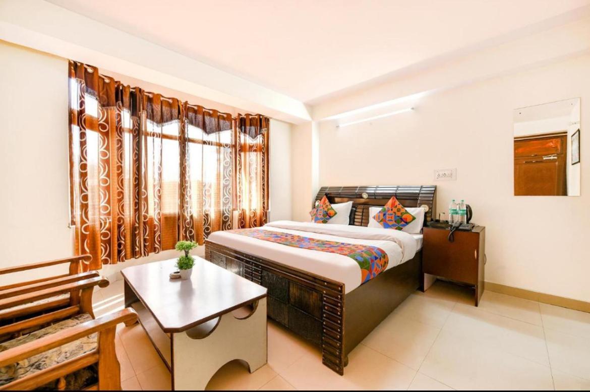 Hotel Gt International Tajganj Exterior photo