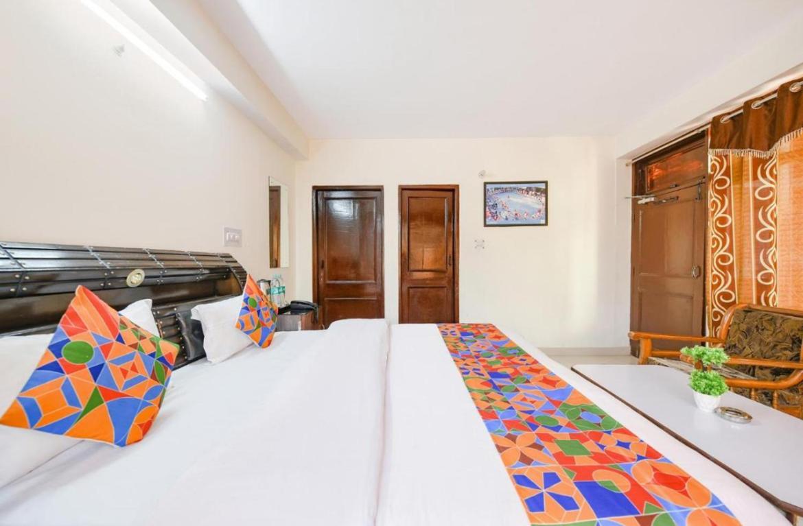 Hotel Gt International Tajganj Exterior photo