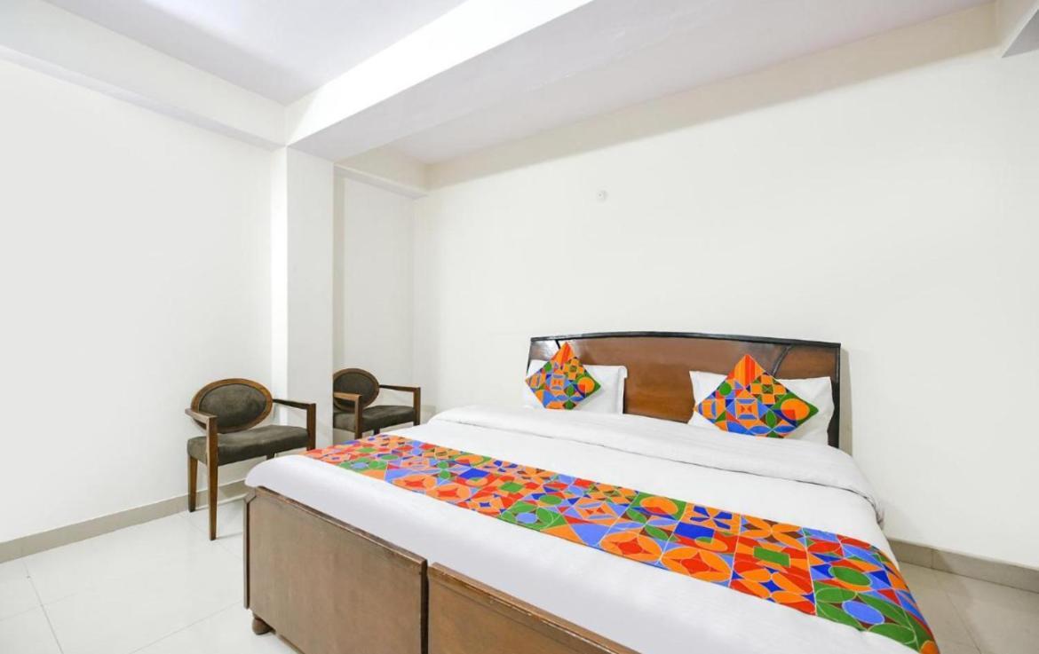 Hotel Gt International Tajganj Exterior photo