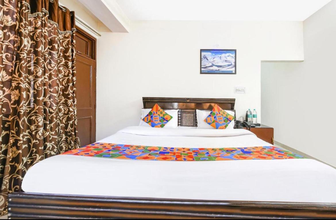 Hotel Gt International Tajganj Exterior photo